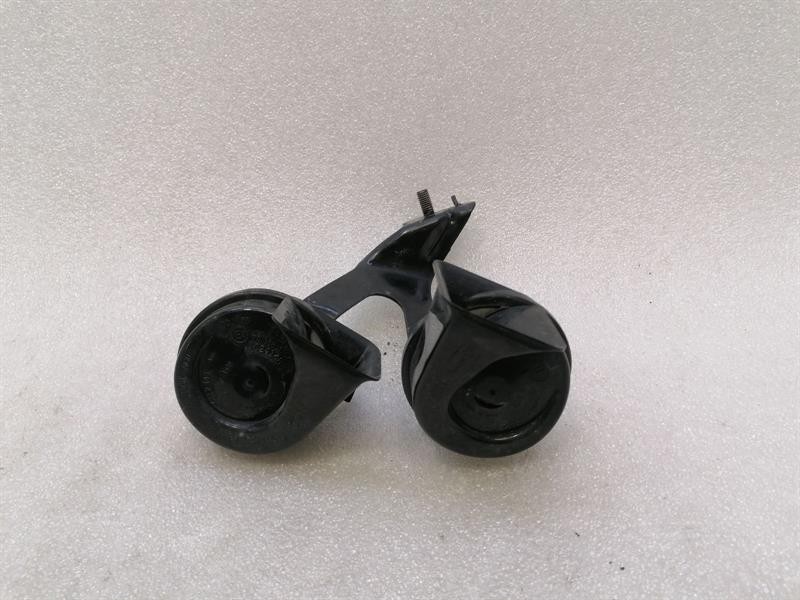 Porsche 911 (997) Porsche 911 997 Horn 99763515002 Horn Fanfare Body type: Convertible
Fuel: Petrol