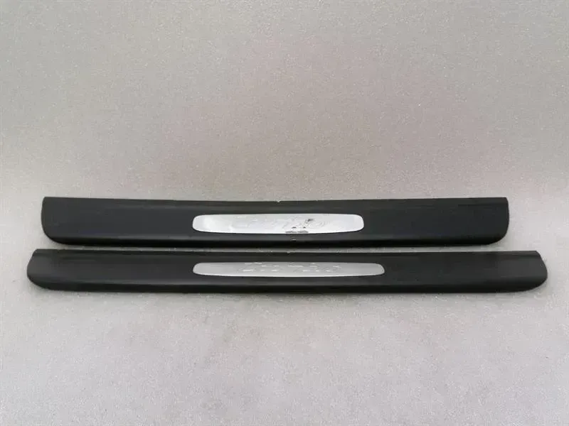 Porsche 911 (997) Porsche 911 997 Turbo Door Sill 997551303 Door Sill Trim Body type: Convertible
Fuel: Petrol