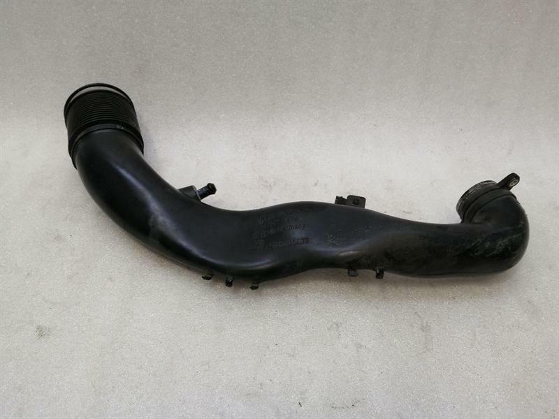 Porsche 911 (997) Porsche 911 997 GT2 turbo intake pipe 99711062473 intake hose charge air right Body type: Coupe
Fuel: Petrol
