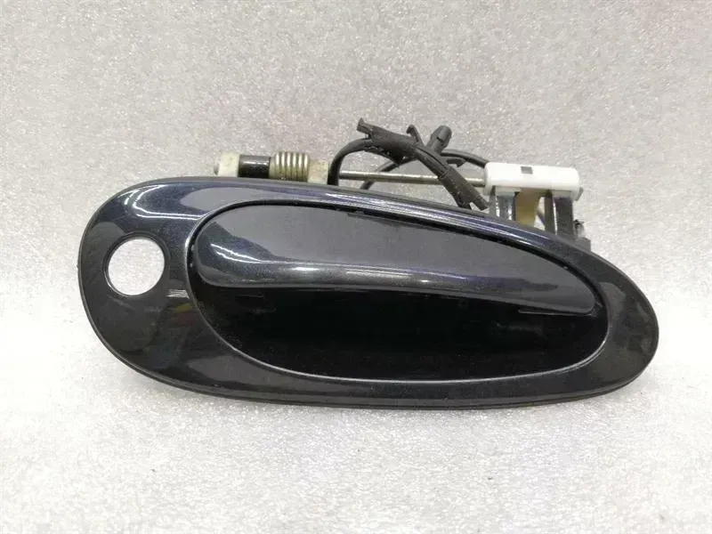 Porsche 911 (996) Porsche 911 996 RHD Right Door Handle 99653706205 Right Handlebar Body type: Coupe
Fuel: Petrol