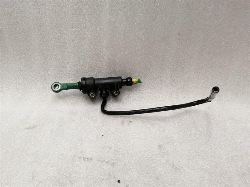 Porsche 911 (996) Porsche 911 996 Clutch Master Cylinder 99642317153 Transductor Cylinder Body type: Coupe
Fuel: Petrol