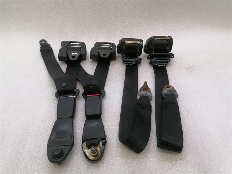 Porsche 911 (964) Porsche 911 993 seat belt set 96480303303 set of 4 seat belt harness set Body type: Coupe
Fuel: Petrol