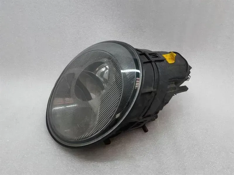 Porsche 911 (964) Porsche 911 993 right headlight 99363102200 headlight headlamp right RHD UK Body type: Coupe
Fuel: Petrol