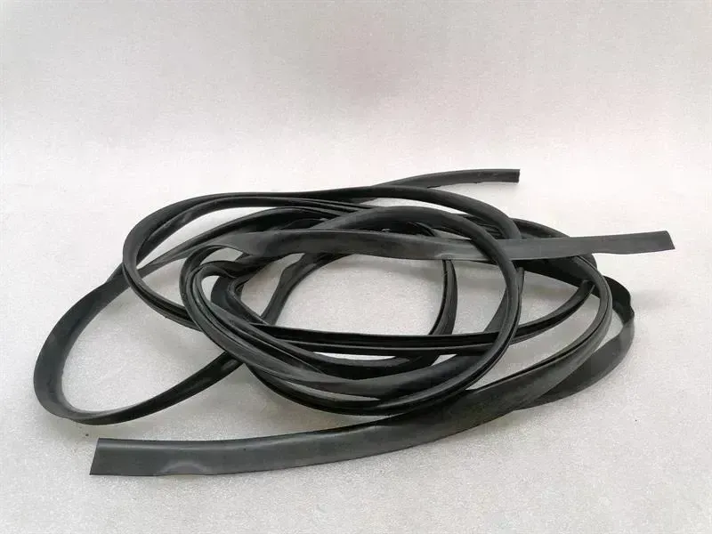 Porsche 911 (964) Porsche 911 993 windscreen seal 99354192500 windscreen set seals set Body type: Coupe
Fuel: Petrol