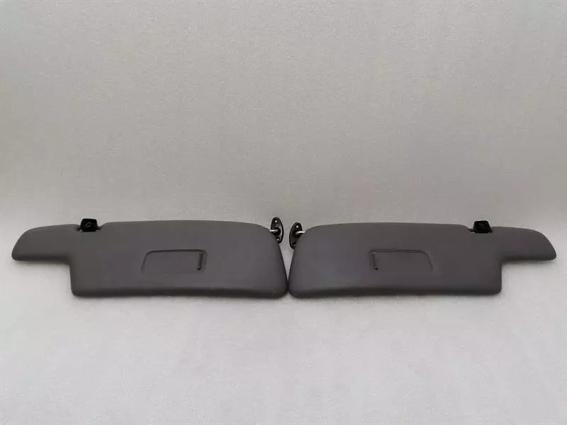 Porsche 911 (964) Porsche 911 993 Sun Visor Set 96473103100 Sun Visor Trim Set Body type: Coupe
Fuel: Petrol