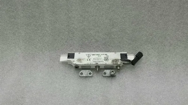 Porsche 911 (997) Porsche 911 997 aerial / antenna 99764711700 antenna booster Body type: Convertible
Fuel: Petrol