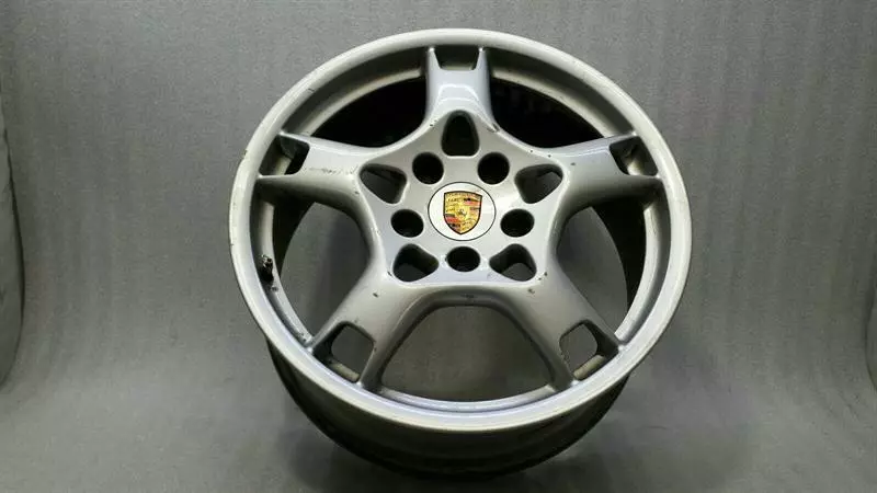 Porsche 911 (997) Porsche 911 997 Alloy Wheel 99736215606 Alloy Rim Front 8Jx19 ET57 Body type: Convertible
Fuel: Petrol