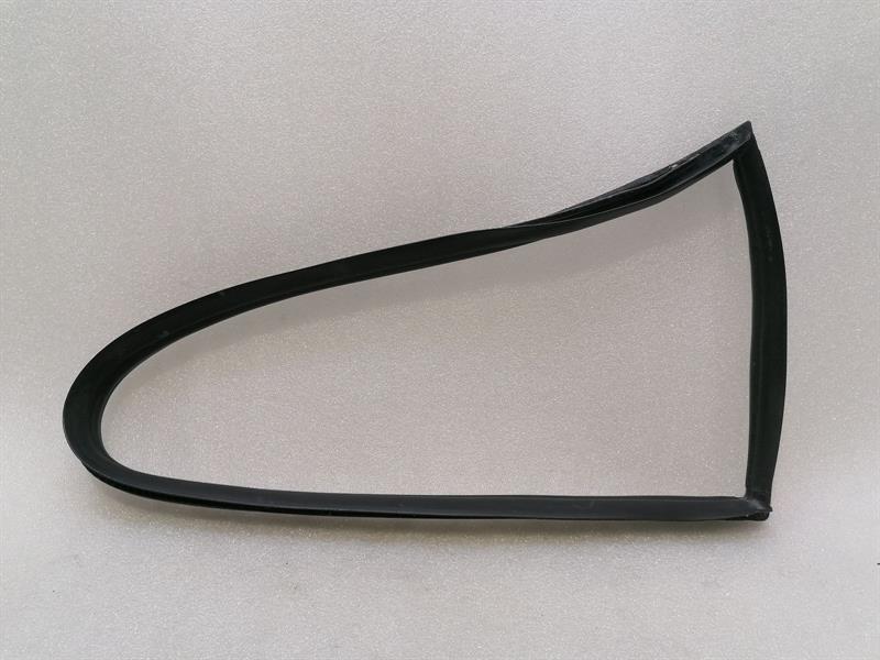 Porsche 911 (996) Porsche 911 996 right rear seal 99654332600 seals rear re Body type: Coupe
Fuel: Petrol
