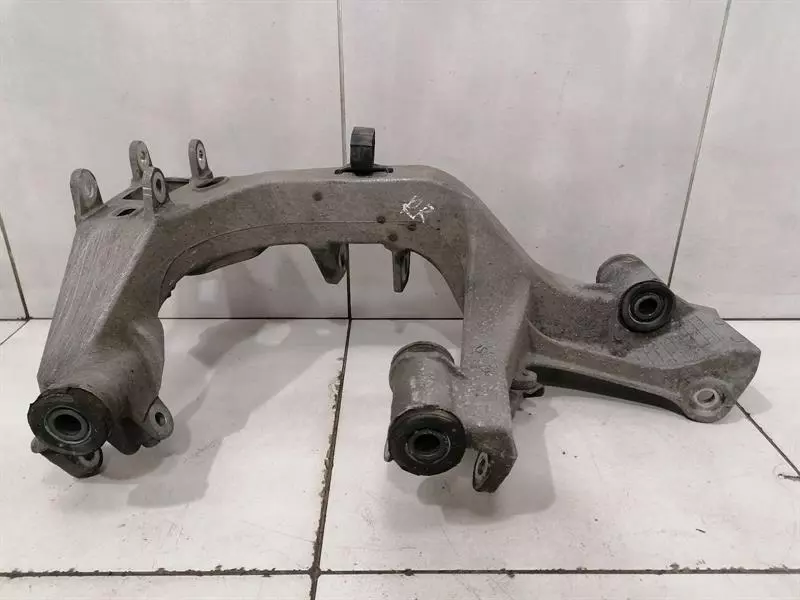 Porsche 911 (996) Porsche 911 996 Subframe Rear RIGHT 996331156 Axle Frame Rear Axle RIGHT Body type: Coupe
Fuel: Petrol