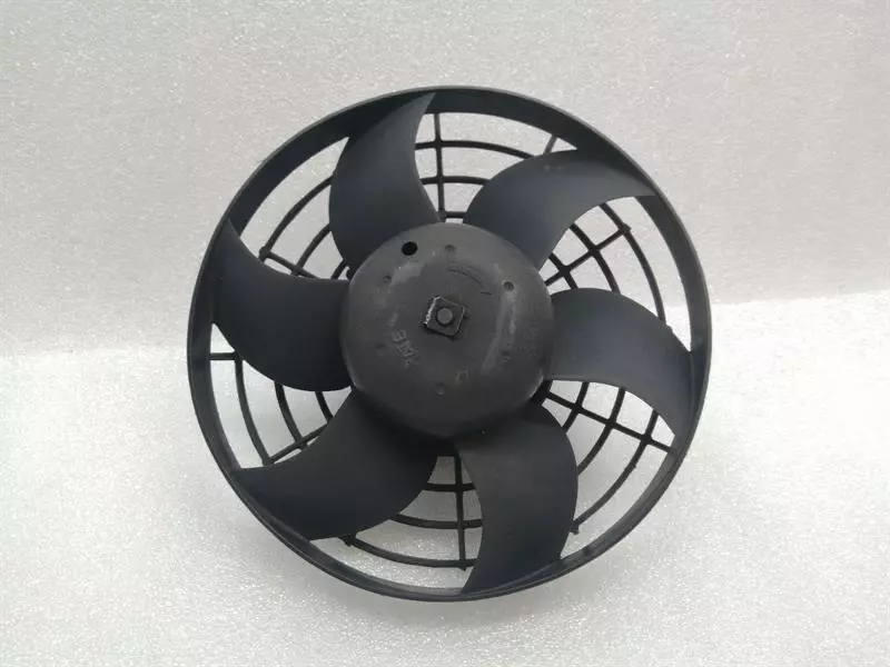 Porsche 911 (996) Porsche 911 996 Cooling Fan 99662403604 Fan Body type: Coupe
Fuel: Petrol