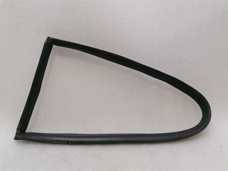 Porsche 911 (996) Porsche 911 996 Rear Left Seal 99654332500 Gasket Disc Rear Left Coupe Body type: Coupe
Fuel: Petrol