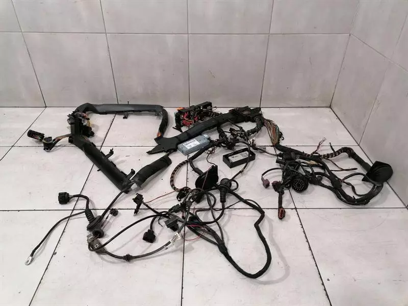Porsche 911 (996) Porsche 911 996 Rear End BODY Wiring Loom 99661290500 Harness TARGA BOSE MK2 Body type: Targa
Fuel: Petrol