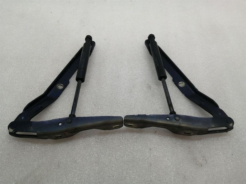 Porsche 911 (996) Porsche 911 996 Bonnet Hinge Set 99651115201 Hood Hinge SET Body type: Coupe
Fuel: Petrol