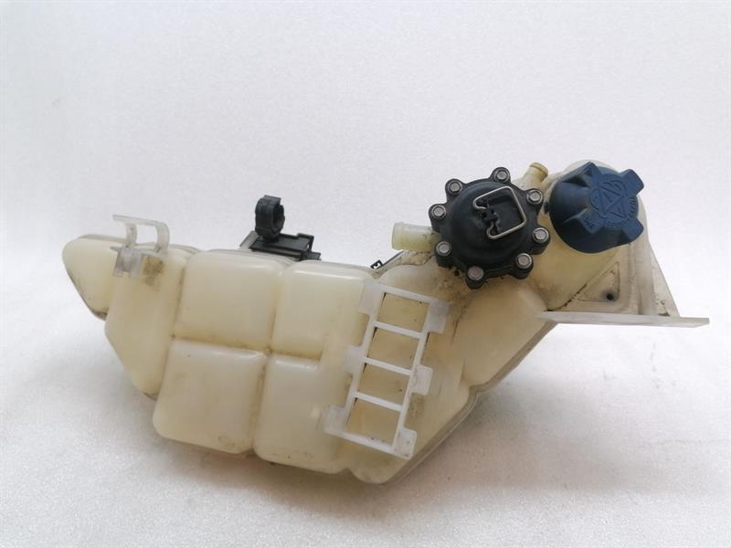Porsche 911 (996) Porsche 911 996 Expansion Tank 99610605702 Balancing Tank Cooling Water Body type: Targa
Fuel: Petrol