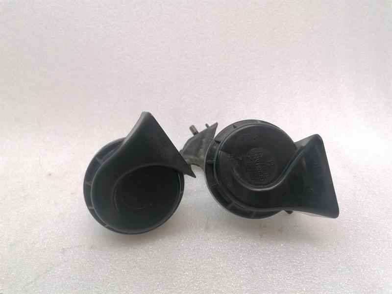 Porsche 911 (996) Porsche 911 996 Horn Set 98663501502 Horn Fanfare Set Body type: Targa
Fuel: Petrol