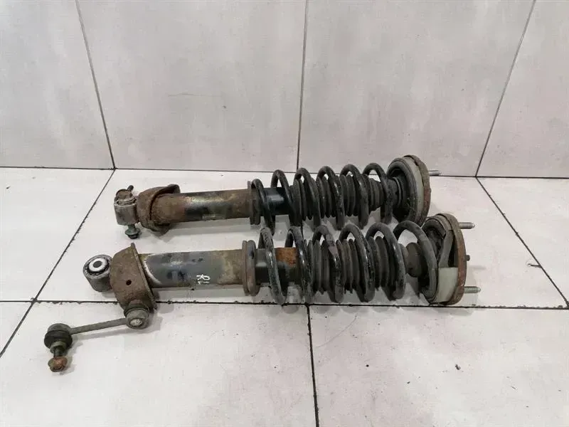 Porsche 911 (996) Porsche 911 996 Shock Absorber Rear 99633305121 Shock Absorber Rear Body type: Convertible
Fuel: Petrol
