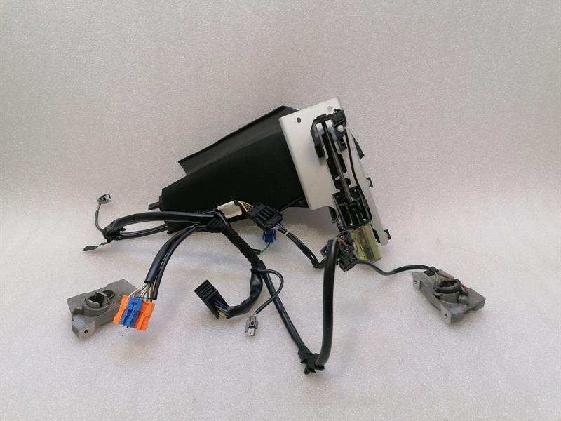 Porsche 911 (996) Porsche 911 996 997 right convertible flap cover 99656117601 folding top right Body type: Convertible
Fuel: Petrol