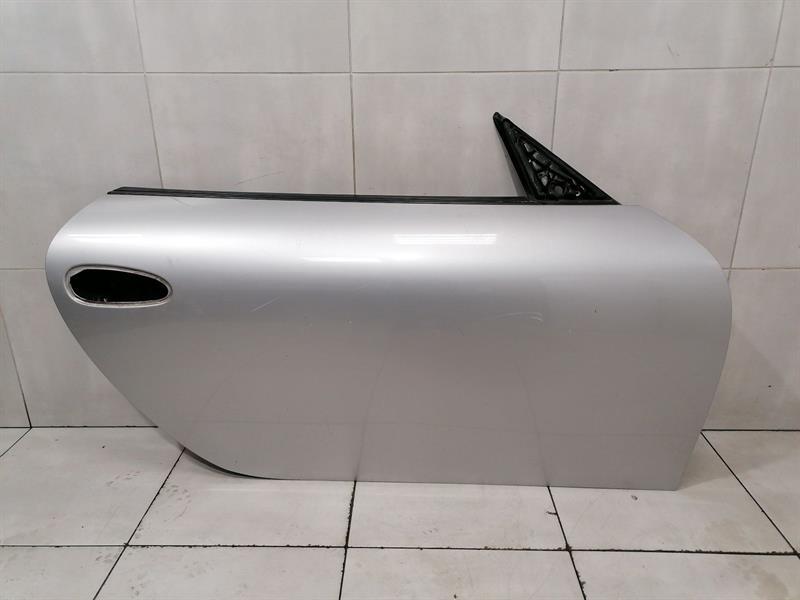 Porsche 911 (996) Porsche 911 996 right front door 99653101204 door front right Body type: Convertible
Fuel: Petrol