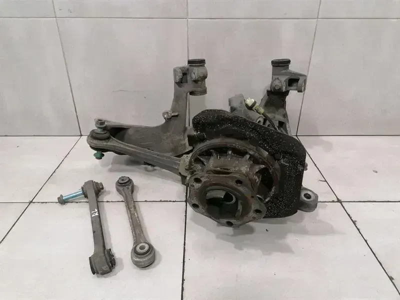 Porsche 911 (996) Porsche 911 996 Left Rear Hub Set 99633111105 Wheel Bearing Housing Rear Left Set Body type: Convertible
Fuel: Petrol