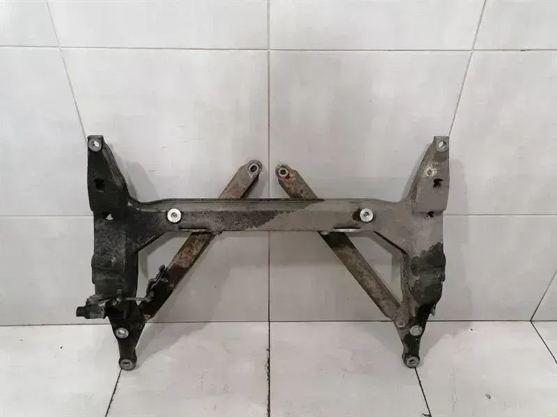 Porsche 911 (996) Porsche 911 996 Beam Subframe Front 99634108130 Front Axle Beam Body type: Convertible
Fuel: Petrol