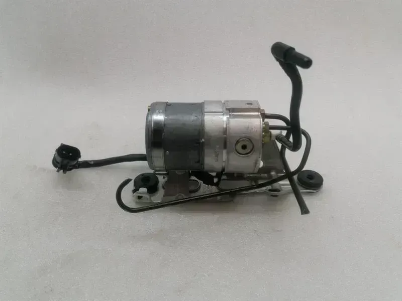 Porsche 911 (996) Porsche 911 996 PSM pump 99635577541 preload pump Body type: Convertible
Fuel: Petrol
