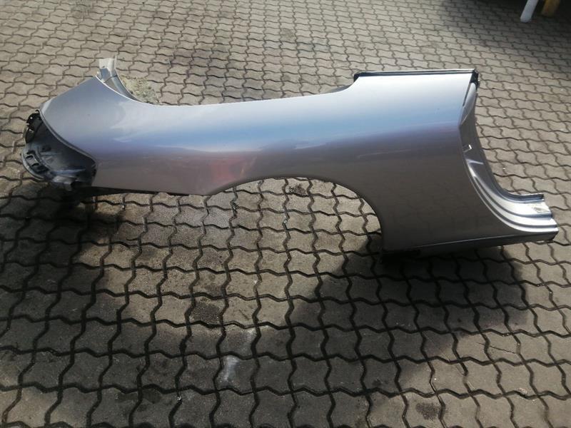 Porsche 911 (996) Porsche 911 996 Front Right Wing 99650396201 Rear Right Fender C2 Convertible Body type: Convertible
Fuel: Petrol