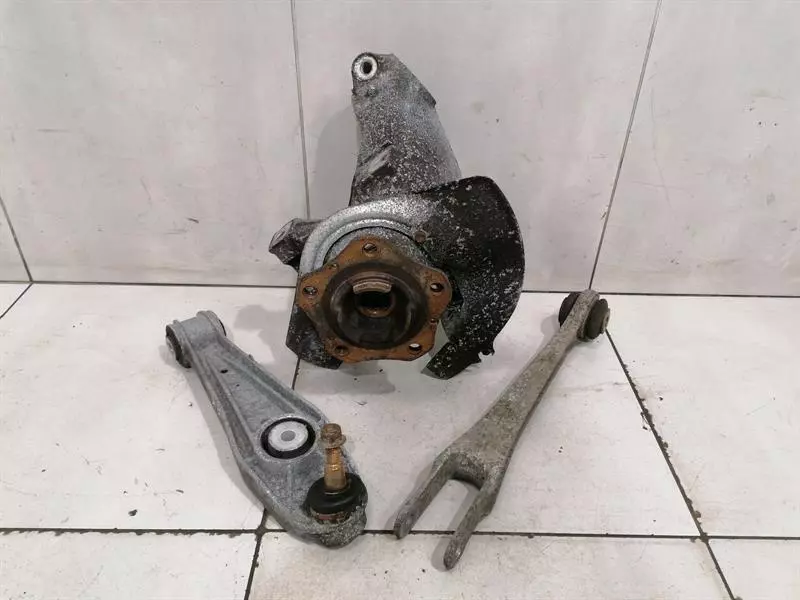 Porsche 911 (996) Porsche 911 996 Right Front Hub 99634166605 Wheel Bearing Housing Front Right Body type: Coupe
Fuel: Petrol