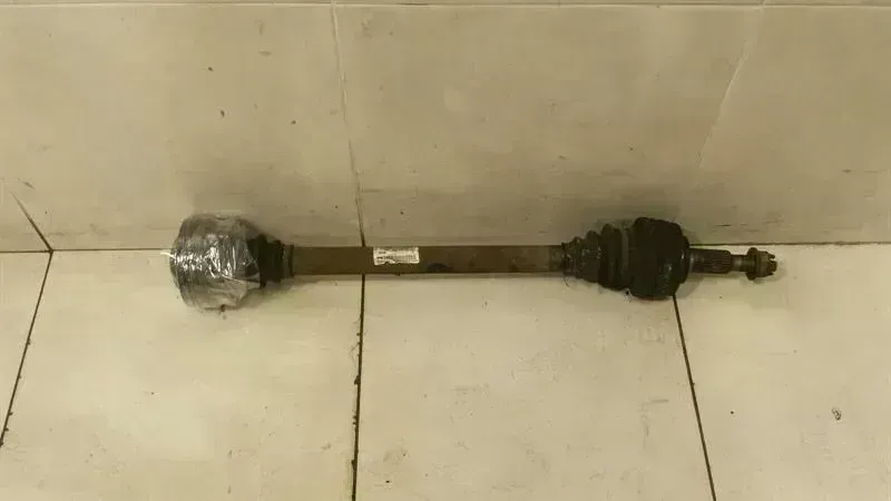 Porsche 911 (996) Porsche 911 997 drive shaft rear right 99733202402 rear right drive shaft Body type: Coupe
Fuel: Petrol