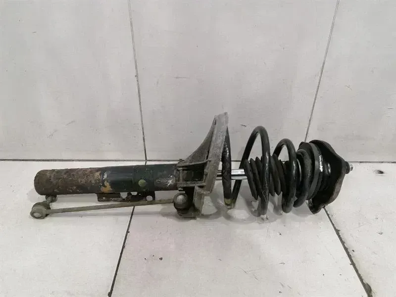 Porsche 911 (996) Porsche 911 996 shock absorber front 99634304317 right shock absorber front turbo Body type: Coupe
Fuel: Petrol