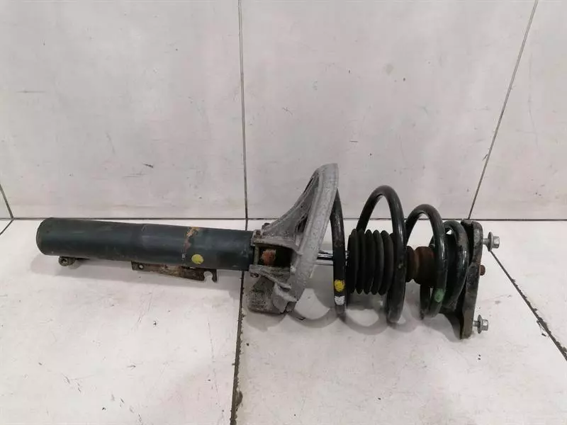 Porsche 911 (996) Porsche 911 996 shock absorber front 99634304317 left shock absorber front turbo Body type: Coupe
Fuel: Petrol