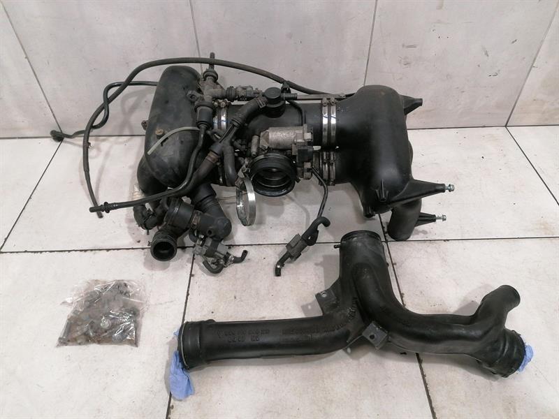 Porsche 911 (996) Porsche 911 996 Turbo Inlet Manifold 996111021571 Intake Manifold Body type: Coupe
Fuel: Petrol
