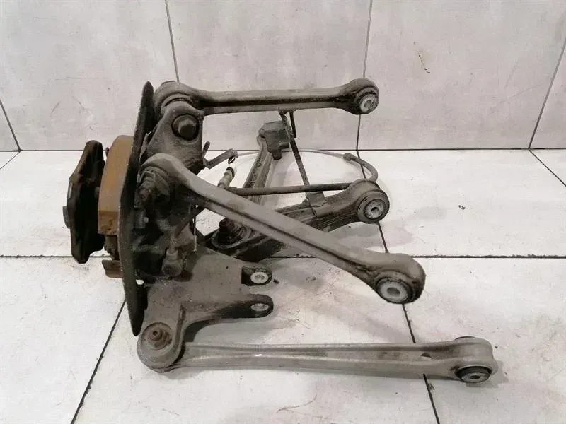 Porsche 911 (996) Porsche 911 996 Left Rear Hub Set 99633111105 Wheel Bearing Housing Rear Left Set Body type: Convertible
Fuel: Petrol