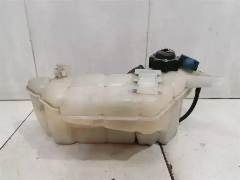 Porsche 911 (996) Porsche 911 996 expansion tank 99610605703 expansion tank cooling water Body type: Coupe
Fuel: Petrol