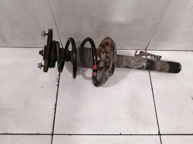 Porsche 911 (996) Porsche 911 996 Shock Absorber Front L/R 99634304136 Shock Absorber Front L/R Body type: Coupe
Fuel: Petrol