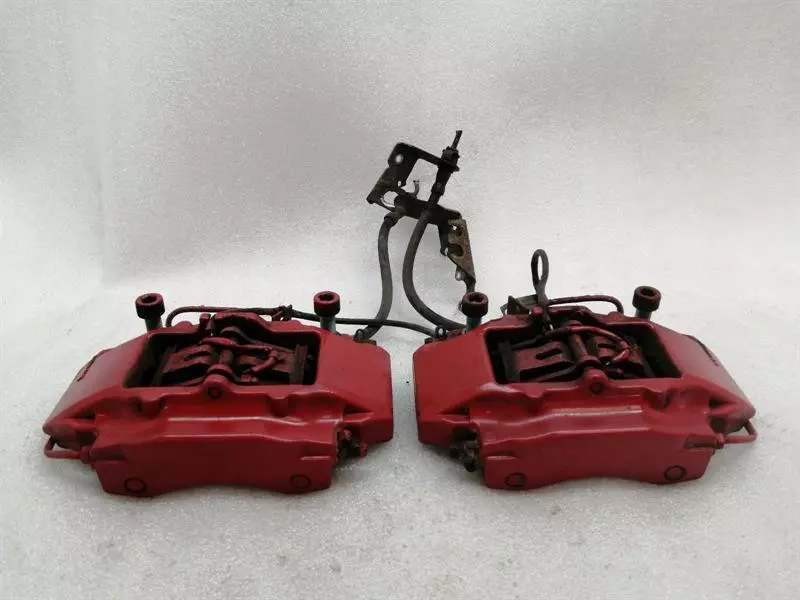 Porsche 911 (996) Porsche 911 996 Rear Brake Caliper Set 996352426 Brake Caliper Rear Set Brembo Body type: Convertible
Fuel: Petrol