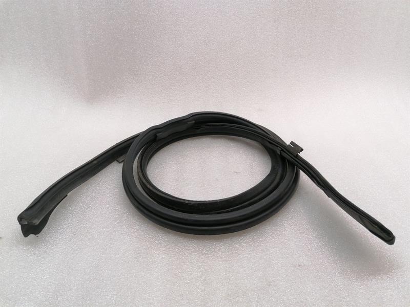 Porsche 911 (996) Porsche 911 996 Convertible Seal 99651421104 Convertible Gasket Body type: Convertible
Fuel: Petrol