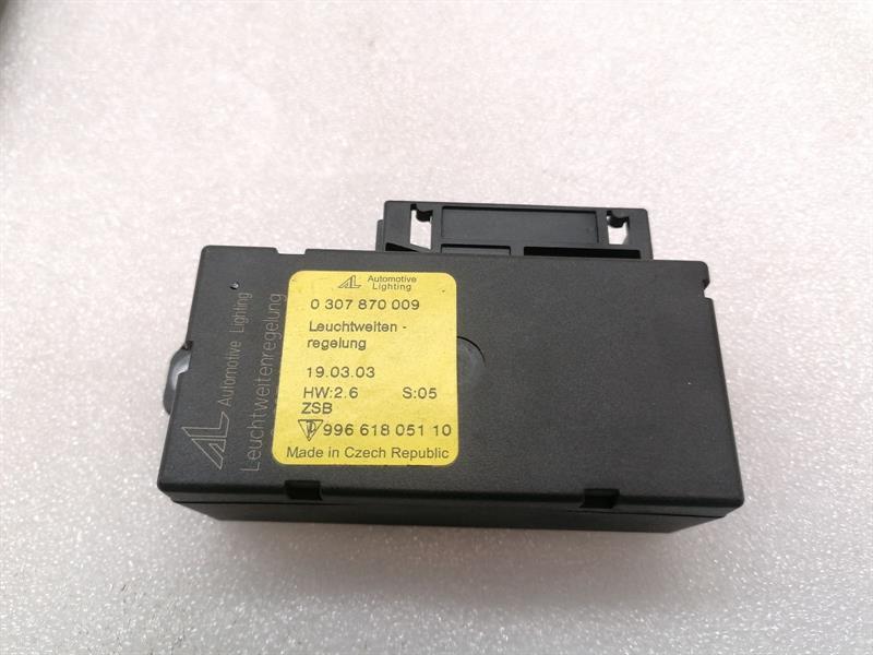 Porsche 911 (996) Porsche 911 996 electronic module 99661805110 control unit light module xenon Body type: Convertible
Fuel: Petrol