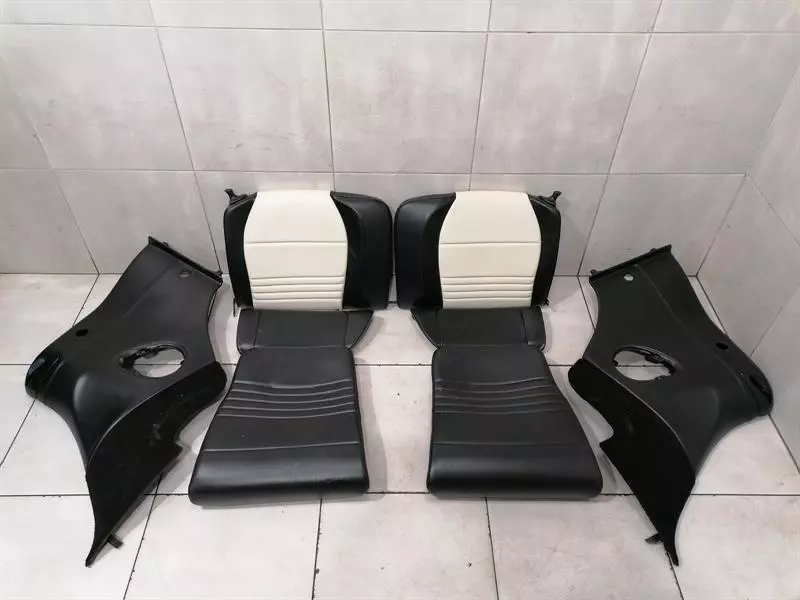 Porsche 911 (996) Porsche 911 996 rear seatpad set 99652201113 rear seat set convertible Body type: Convertible
Fuel: Petrol