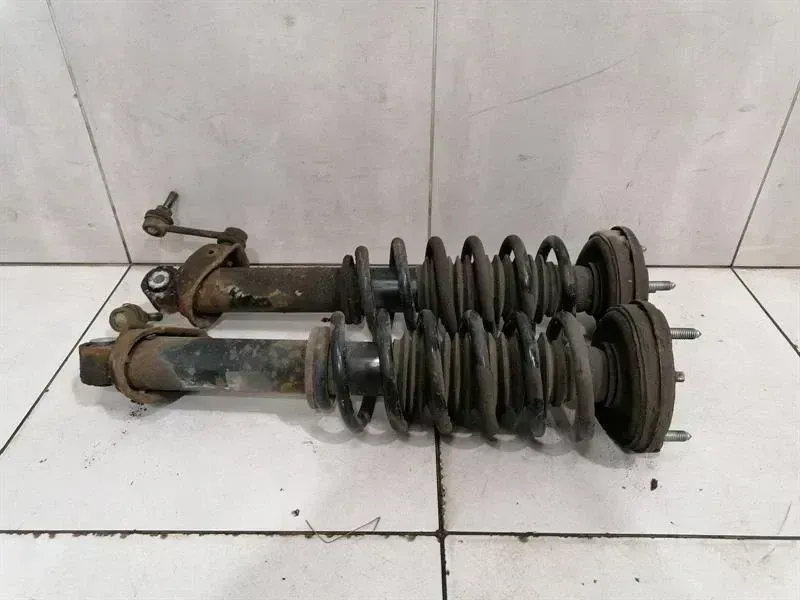 Porsche 911 (996) Porsche 911 996 shock absorber rear set 99633305125 shock absorbers rear set Body type: Convertible
Fuel: Petrol
