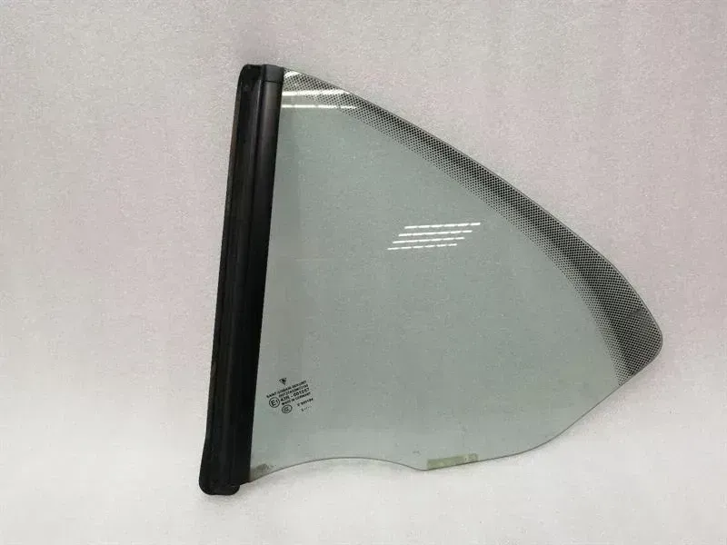 Porsche 911 (996) Porsche 911 997 left rear quarter glass 99754311111 door window 1/4 rear left Body type: Convertible
Fuel: Petrol