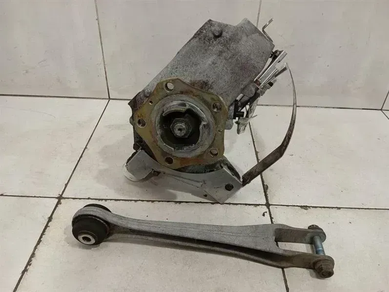 Porsche 911 (997) Porsche 911 997 GT3 MK1 Right Front Hub 99734115893 Wheel Bearing Housing Front Right Body type: Coupe
Fuel: Petrol