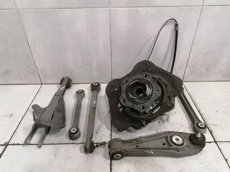 Porsche 911 (997) Porsche 911 997 GT3 Left Rear Hub 99733111107 Wheel Bearing Housing Rear Left Body type: Coupe
Fuel: Petrol