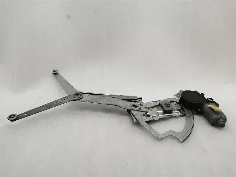Porsche 911 (993) Porsche 911 993 Right Front Door Winder 91154200446 Power Window Front Right Body type: Targa
Fuel: Petrol
