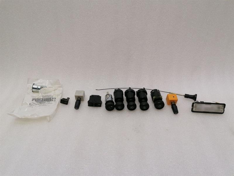 Porsche 911 (993) Porsche 911 993 Interior Switch Set 96461314900 Switch Set Body type: Targa
Fuel: Petrol