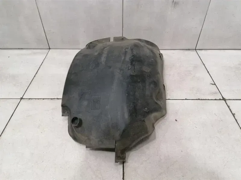 Porsche 911 (996) Porsche 911 996 Wheel Arch Liner (Plastic) 99650457400 WHEEL RUN COVER Body type: Convertible
Fuel: Petrol