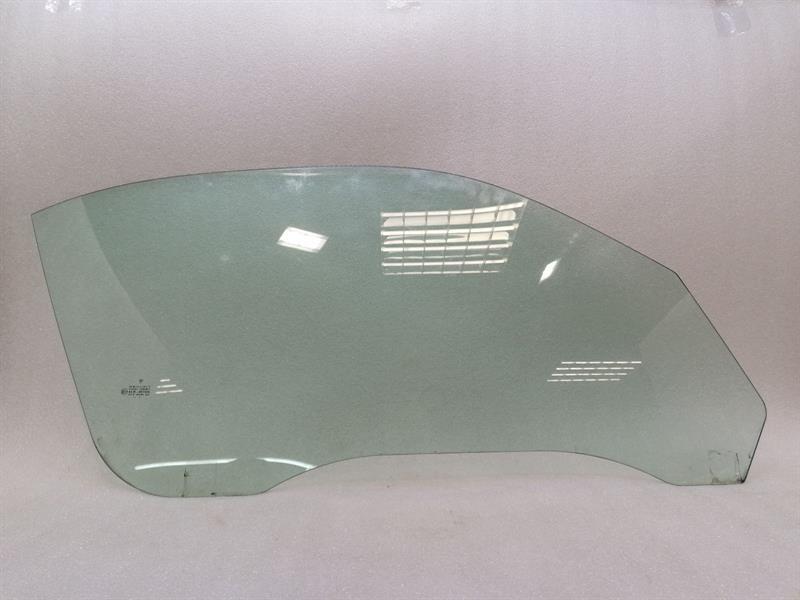 Porsche 911 (996) Porsche 911 996 Right Front Door Glass 99654251203 Door Window Front Right Body type: Convertible
Fuel: Petrol