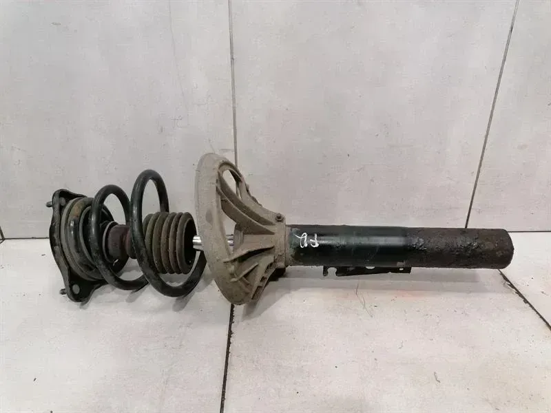 Porsche 911 (996) Porsche 911 996 AWD Shock Absorber Front 99634304322 Shock Absorber Front C4 Body type: Convertible
Fuel: Petrol