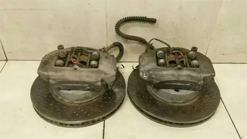 Porsche 911 (996) Porsche 911 997 front brake set 99735142100 caliper front set Body type: Coupe
Fuel: Petrol
