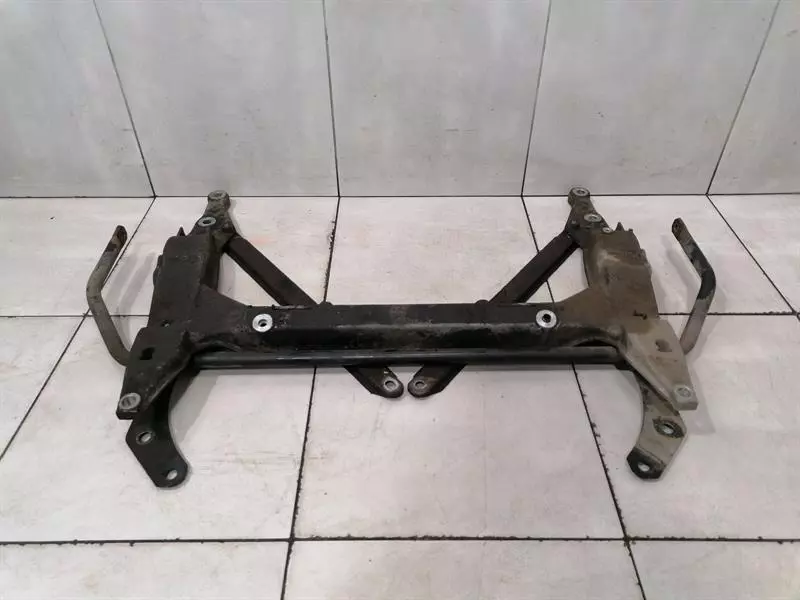 Porsche 911 (996) Porsche 911 996 Beam Subframe Front 99634108114 Front Axle Beam Body type: Convertible
Fuel: Petrol