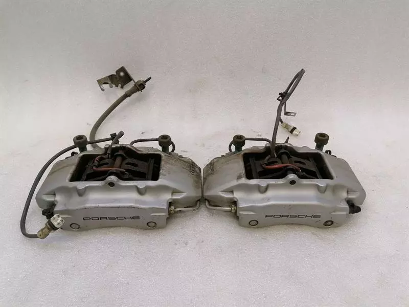 Porsche 911 (996) Porsche 911 996 rear brake caliper 99635242124 brake caliper rear C4 Brembo Body type: Convertible
Fuel: Petrol